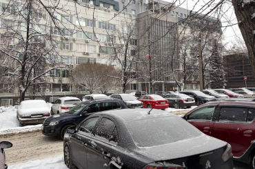 Фото Жители Челябинской области предпочитали в 2025 году автомобили монохромных цветов
