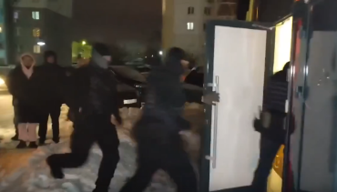 Фото Сотрудники полиции при поддержке ОМОН нагрянули в спа-салон в Челябинске 