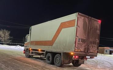 Фото В Челябинской области развернули машину с рыбой и сыром для казахстанцев