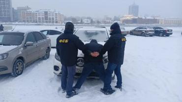 Фото В Челябинске задержан представитель диаспоры при даче взятки миграционным полицейским