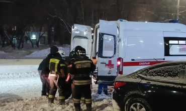 Фото В Челябинске на улице Гагарина огнеборцы спасли на пожаре более 40 человек