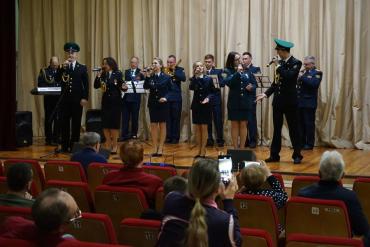 Фото Силовики Челябинской области подарили военнослужащим праздничный концерт в санатории Чебаркуля