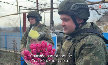 Фото Российские бойцы поздравляют женщин: «праздничный перехват» и слова любви с передовой (Видео)