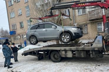Фото В Копейске «Дорожный пристав» помог арестовать три иномарки за долги