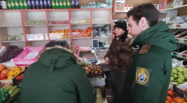 Фото В Чебаркуле военные следователи провели рейд среди торговцев (ВИДЕО)