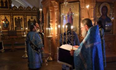 Фото Сегодня в храмах проходят особые службы – каждому есть за что благодарить Пресвятую Богородицу