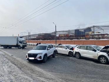 Фото В Челябинске в ДТП на Свердловском тракте пострадала женщина