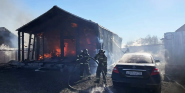 Фото В СНТ в Аргаяшском районе едва не сгорел деревянный дом