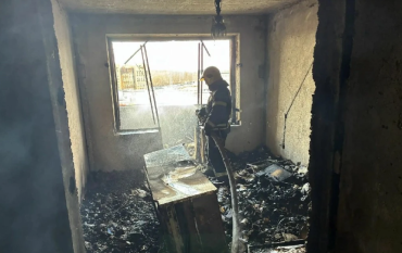 Фото В Челябинске на улице Чичерина 13 пожарных тушили квартиру в девятиэтажке