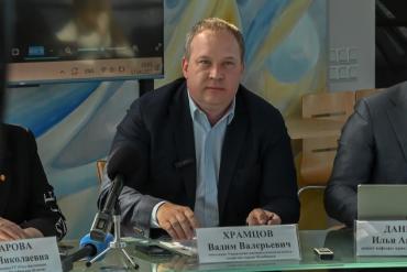 Фото Бывшего начальника УЖКХ Челябинска Вадима Храмцова не пустили домой