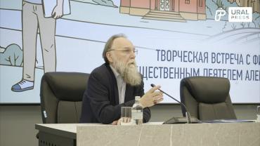 Фото Александр Дугин предрёк России золотой век и похвалил «формулу Текслера»