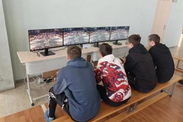 Фото Челябинских подростков учили цифровой безопасности и премудростям фиджитал-спорта