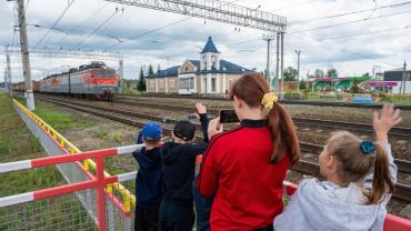 Фото На ЮУЖД стартует месячник детской безопасности «Уступи дорогу поездам» 