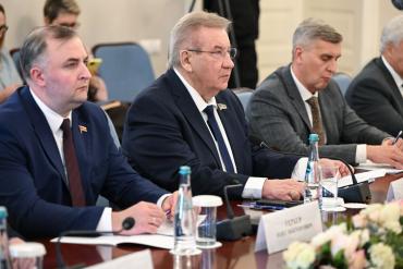 Фото Законодателям предстоит принять взрослые решения, которые могут не понравиться детям