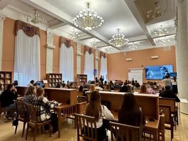 Фото Будущие челябинские юристы одолели «роковое наследство» Достоевского на нотариальном диктанте