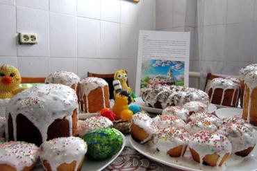 Фото В челябинской колонии сотрудников учили печь пасхальные куличи
