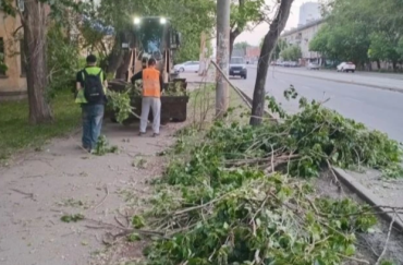 Фото Челябинск чистят после бури: на улицы города вывели 145 спецмашин и почти 500 рабочих