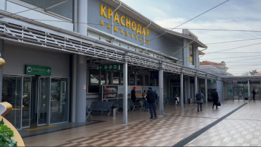 Фото В аэропортах Краснодара и Геленджика введены дополнительные ограничения на полеты