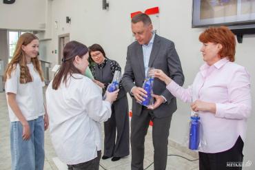 Фото ММК отметил юных победителей профориентационных городских конкурсов
