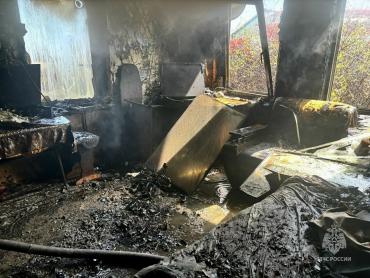 Фото В селе Кунашак из-за чайника сгорел жилой дом