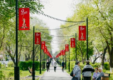Фото Измени свой город к лучшему: центральные улицы Коркино украсили праздничные флагштоки