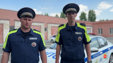 Фото На трассе Миасс – Златоуст инспекторы ДПС экстренно доставили роженицу к медикам