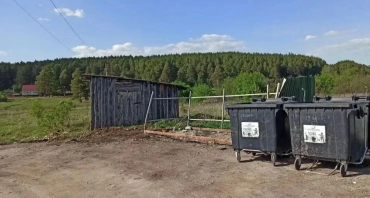 Фото В Катав-Ивановске гору мусора на контейнерной площадке убрали только после вмешательства прокуратуры