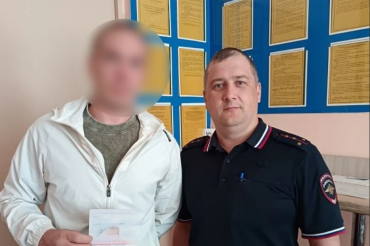 Фото Полицейские в Каслях оперативно восстановили утерянный паспорт бойцу СВО