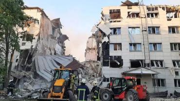Фото В ЛНР после удара БПЛА обрушилось общежитие колледжа: 4 погибло, 40 пострадало (видео)