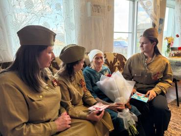 Фото Волонтёры-заводчане Верхнего Уфалея сердечно поздравляют ветеранов с Днём Победы
