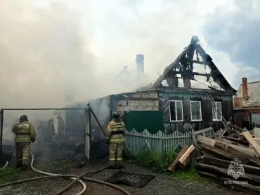 Фото В Потанино многодетная семья осталась без крыши над головой
