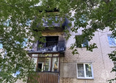 Фото В Челябинске огнеборцы эвакуировали пожилую женщину при возгорании на балконе на Гагарина  