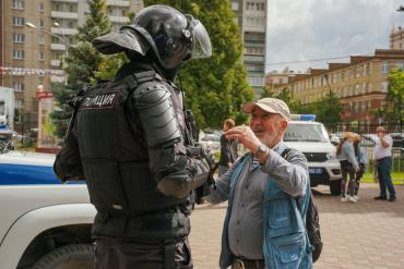 Фото «Один день с полицией»: Челябинцы вместе с полицейскими отметили сразу три праздника