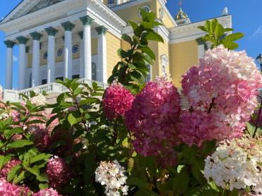 Фото Седьмого июня - Неделя Всех Святых, православные поздравляют друг друга с Днём Ангела