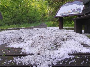 Фото На Таганае замечены сугробы из града