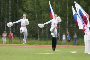 Фото В поселке Рощино в День России открыли обновлённый стадион 