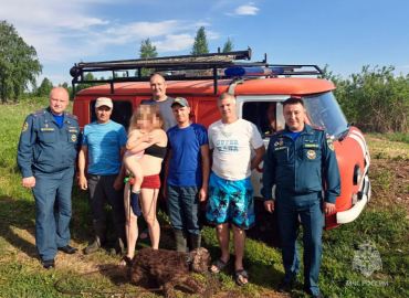 Фото Женщину из Екатеринбурга, её дочь и собаку отнесло от берега на озере Большие Аллаки