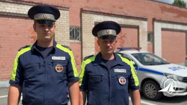 Фото На трассе под Тюбуком экипаж ДПС пришёл на помощь магнитогорцу на сломавшейся иномарке