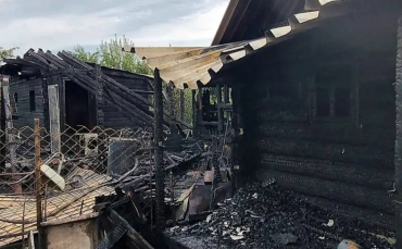 Фото Пожар в СНТ «Лесная поляна»: огонь охватил 39 кв. м, пострадавших нет