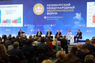 Фото  «Симфония Челябинской области» в действии: регион принял на ПМЭФ-2026 ряд важных решений