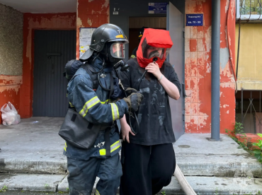 Фото В Челябинске на пожаре спасли восемь человек