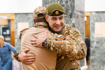 Фото В Челябинске наградили ветеранов боевых действий и почтили память героев