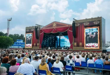 Фото Премьера под открытым небом: как «Курчатов фест» собрал в Челябинске звезд театра и мировой оперы