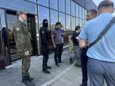 Фото В посёлке Западный силовики выявляли нарушителей правил воинского учёта 