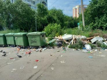 Фото В Озёрске призывают Алексея Текслера посмотреть неотремонтированные улицы и мусорные свалки 