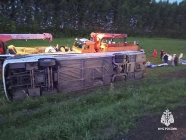 Фото В Татарстане перевернулся автобус с 44 пассажирами и двумя водителями: есть пострадавшие