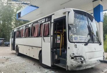 Фото Пять человек погибли и 23 ранены в результате атаки БПЛА на автобус в Белгородской области