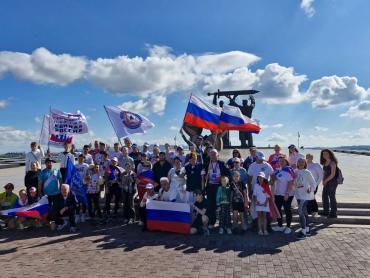 Фото Магнитогорцы пробежались под флагом России
