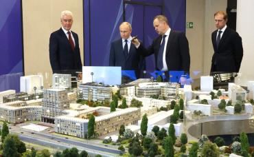Фото С профессиональным праздником строителей поздравляют руководители всех уровней власти