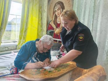 Фото Сотрудники ОМВД помогли пенсионерке из Заречья с получением гражданства